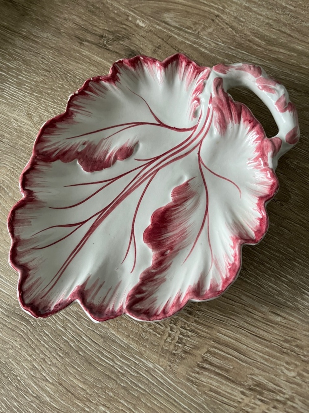 Mottahedeh Leaf-Shaped Ceramic Majolica Dish in White and Deep Pink
